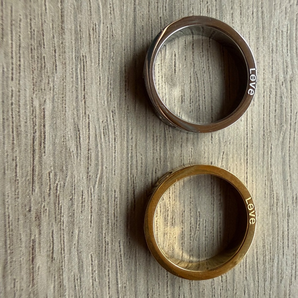 ๐๐ฉถ Gold & Silver Love Rings Size 5 Set - Picture 7 of 7